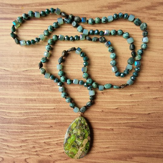 Green Stone Handmade Yoga/Meditation Necklace - LND Bands