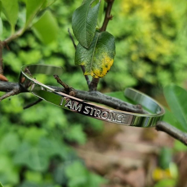 I AM STRONG AFFIRMATION BRACELET - LND Bands